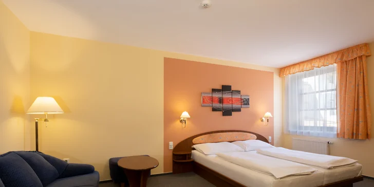 Na výběr jsou dvoulůžkové pokoje Clasic a Comfort.