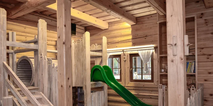 Součástí restaurace je parádní dětská herna. 