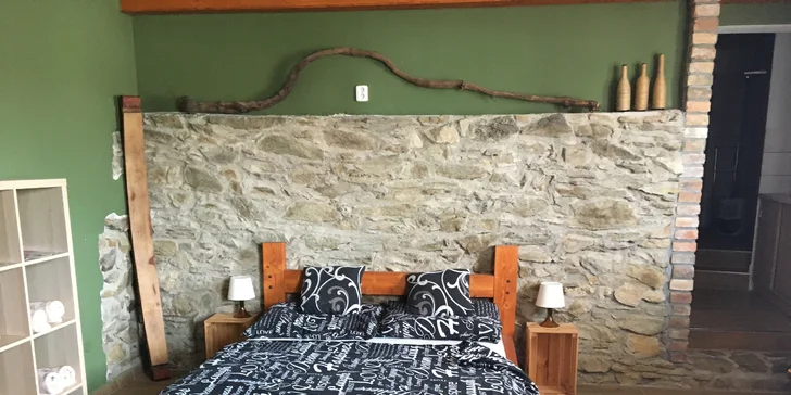 Samozrejmosťou je vždy kúpeľňa so sprchovacím kútom a toaletou, nebude chýbať ani bezplatné Wi‑Fi pripojenie.