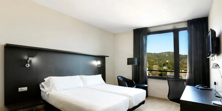 Vaším domovem se stane hotel Alimara**** v klidné a zelené části Barcelony jen kousek od stanice metra. 
