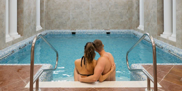 Zabydlíte se ve 4* OREA Spa Hotelu Palace Zvon. Ke zpívající fontáně dojdete procházkou přes park.