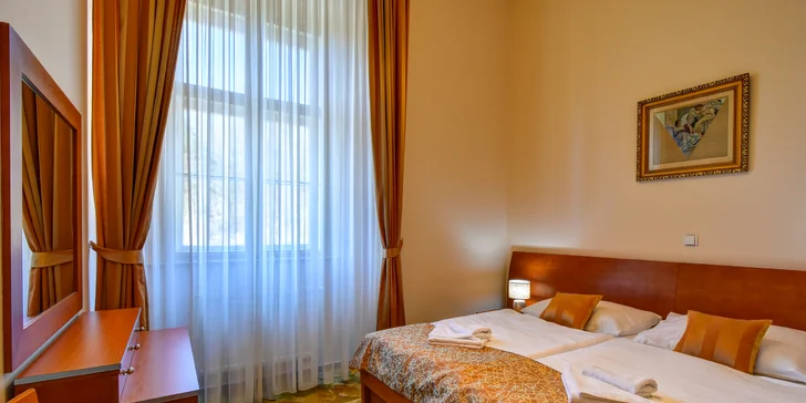 Ubytujete sa v komfortných dvojlôžkových izbách alebo v apartmáne.