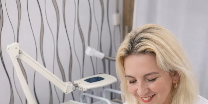 Na výběr je kosmetické ošetření, masáž obličeje či masáž zad a šíje.
