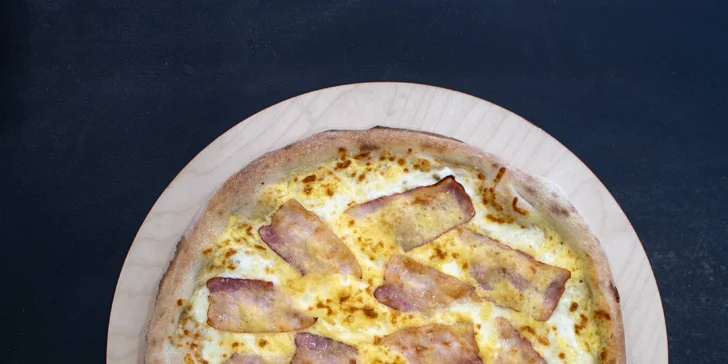 V nabídce najdete klasickou Margheritu, oblíbenou šunkovou, salámovou, pizzu s kukuřicí, houbami nebo veggie mix.