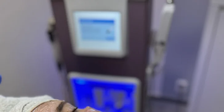 V kosmetickém křesle strávíte 60 až 90 minut.