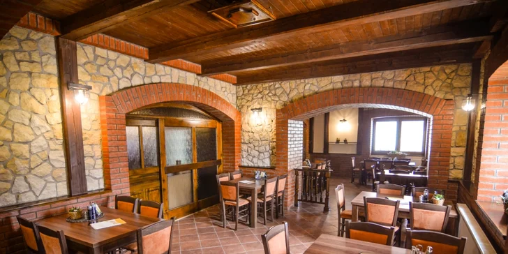 V restauraci si každé ráno pochutnáte na servírované nebo bufetové snídani.