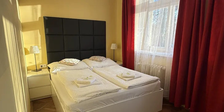 Pokoj Superior je prostornější než Basic.