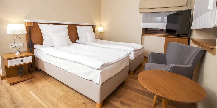Po příjezdu se ubytujete ve 2lůžkovém pokoji Lux nebo v apartmánu. 