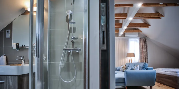 Šestka je třílůžkové apartmá, které uspokojí požadavky na prostor a komfort.
