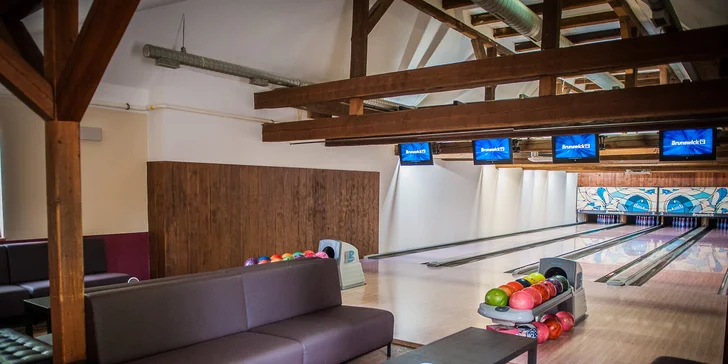 Bowlingové centrum disponuje 4 profi drahami Brunswick, všechny jsou vybavené dětskými mantinely.