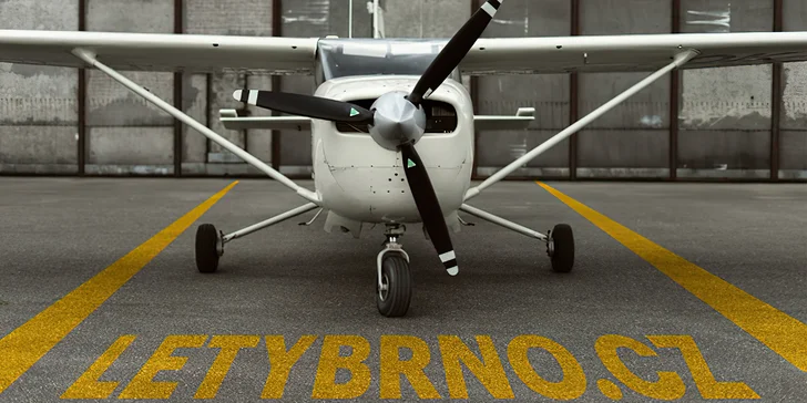 V letadle je celkem 5 míst pro pasažéry, proto k vám pilot může přidat další cestující.