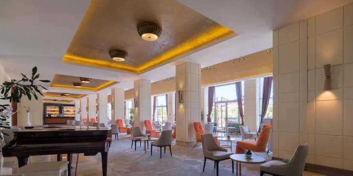 Hlavní restaurace Magico vás oslní show cookingem a bohatým bufetem, kde myslí i na hosty s dietami, bezlepkovou či bezlaktózovou stravou. 
