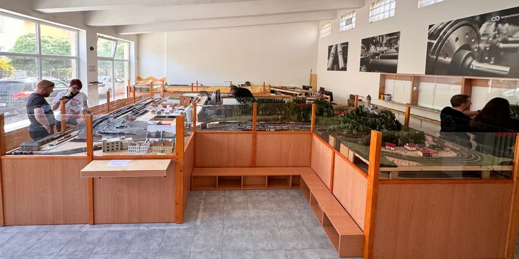 Velké kolejiště, které se nachází v největším prostoru (98 m²) centra, má cca 35 m² zastavěné železniční plochy.