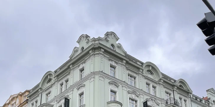 Můžete se vypravit do Muzea Kampa, projít se po Karlově mostě nebo navštívit restauraci v Tančícím domě.