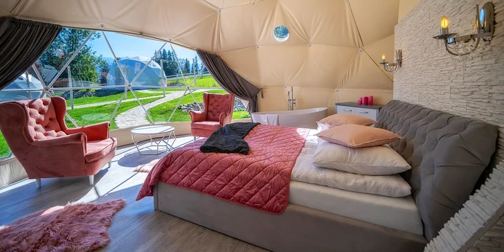 Užijete si totiž unikátní pobyt v Mountain Glamp – kupolích uprostřed lesa, ze kterých se můžete kochat výhledem na polskou stranu Tater.