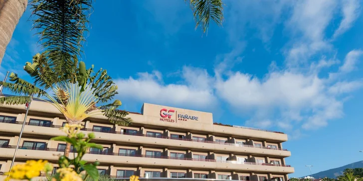 Hotel pořádá pravidelné animační programy, sportovní aktivity a večerní show s živou hudbou či diskotékou.