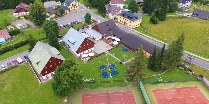 Jen kousek od Ramzové se na vás těší v příjemném penzionu Ostružná.