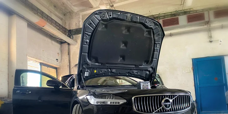 Kontrola provozních kapalin, brzd a pneumatik včetně testu autobaterie a pečlivé diagnostiky naváže na kontrolu podvozku. 