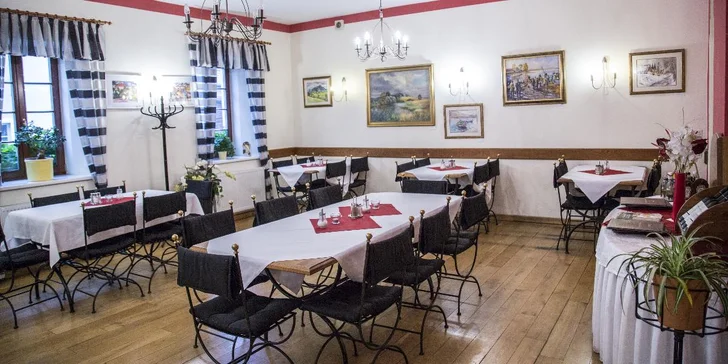 V restauraci si pochutnáte na snídaních a dvouchodových večeřích.