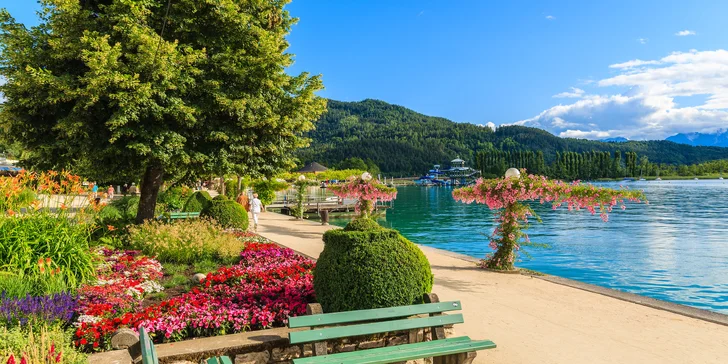 Vyrazte i na výlet k jezeru Wörthersee, kolem kterého vedou cyklistické trasy.