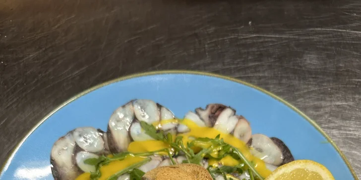Ve druhé varianty vaše chuťové pohárky potěší langusta nebo carpaccio z chobotnice.