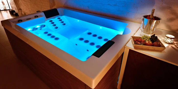 Romantika v soukromí: 60, 90 nebo až 240 min. relaxu v hydromasážní vaně