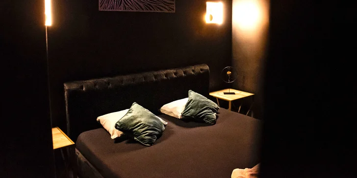 Součástí wellness apartmánu je postel velikosti king size.