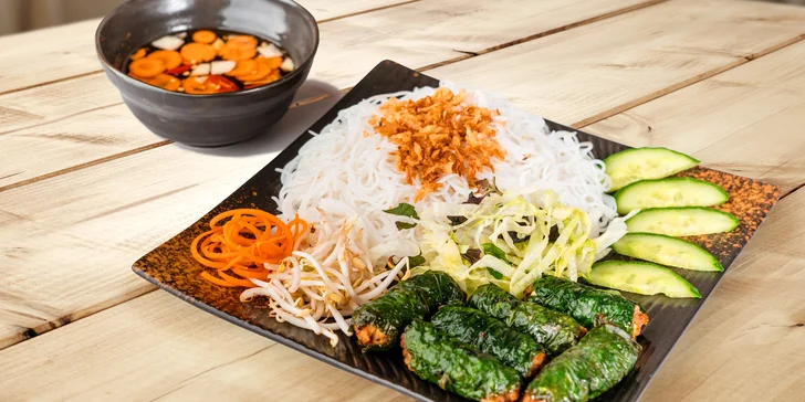 Vietnamské či thajské jídlo pro 2: s hovězím, kuřecím, kachnou i vegetariánské