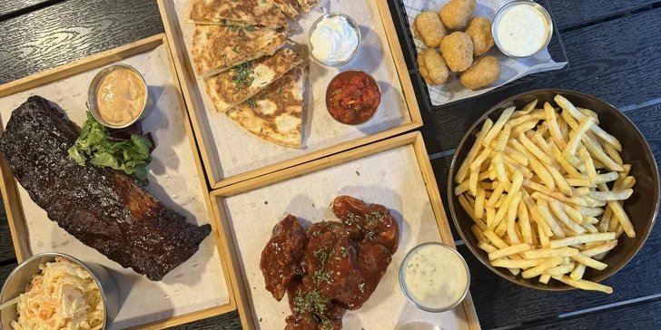 Olizovat se budete i po vykostěných křidýlkách BBQ.
