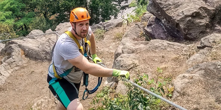S Adventure Academy vystoupáte na vrchol Václavské skály u Písku. 