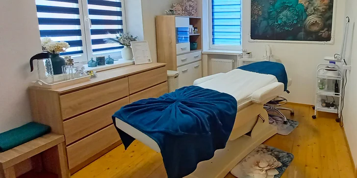 Kosmetické procedury si užijete v salonu s příjemným interiérem.