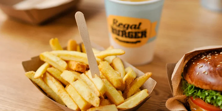 Súčasťou každého comba sú tiež 100 g hranolky s omáčkou a nápoj
