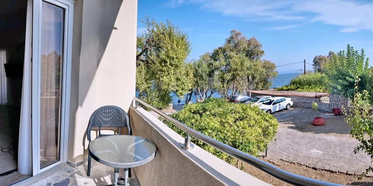 Součástí všech pokojů je také balkon nebo terasa.