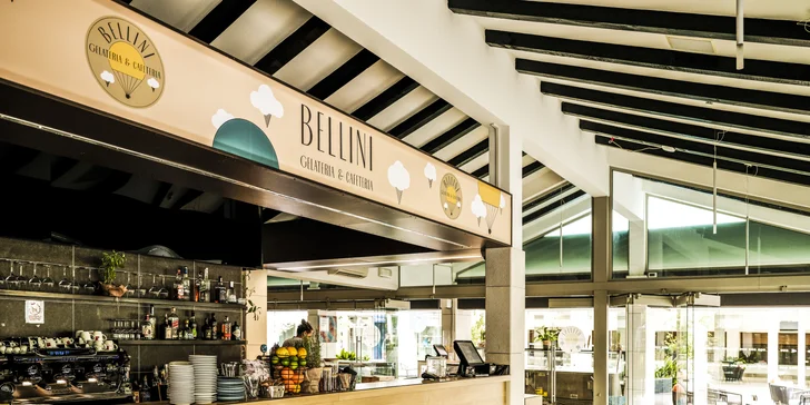 Je tu i pizzerie, grill bar, cukrárna a zmrzlinárna. 