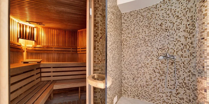 V saunovém světě je infrasauna a suchá a finská sauna. 