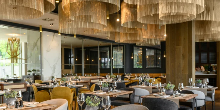 V restauraci Deliciosa (18:00–22:00) si vychutnáte také večeři o 4 chodech, která se podává formou bufetu – tedy kromě hlavního chodu, který je servírovaný.