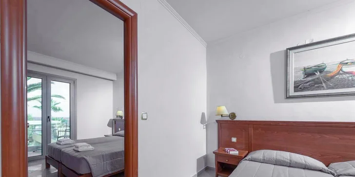 Ke všem pokojům patří balkon nebo terasa a všechny jsou klimatizované. 