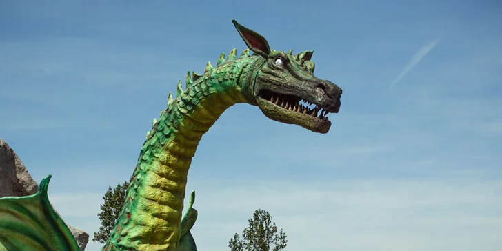 Je to drak, nebo dinosaurus? Hádejte!
