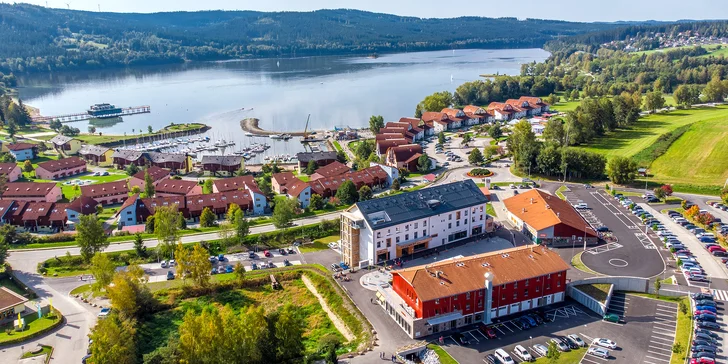 Pobyt na Lipně: jídlo i vstupenky do vodního světa, Království lesa a na Stezku korunami stromů