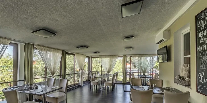 V restauraci mají k posezení i příjemnou terasu.