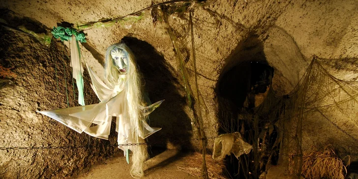 Muzeum strašidel je na adrese Masarykovo náměstí č. 17, peklo pak v č. 10. 