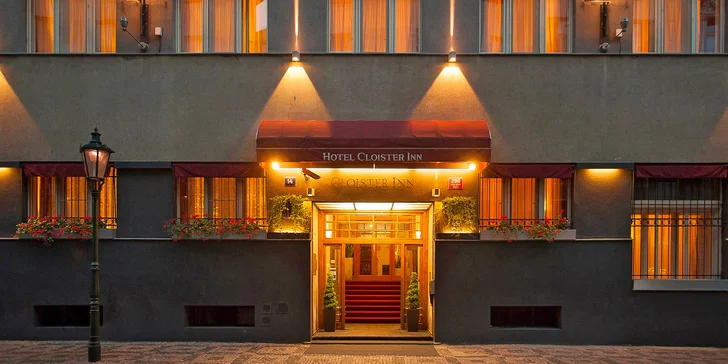 3* hotel Cloister Inn se nachází asi 5 minut od Karlova mostu. 