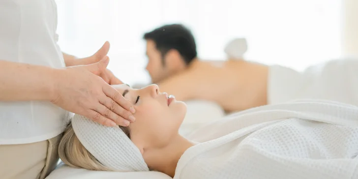 Pri párových masážach v salóne DIAMOND THAI MASSAGE vás okrem romantiky čaká aj príjemné uvoľnenie tela i mysle

