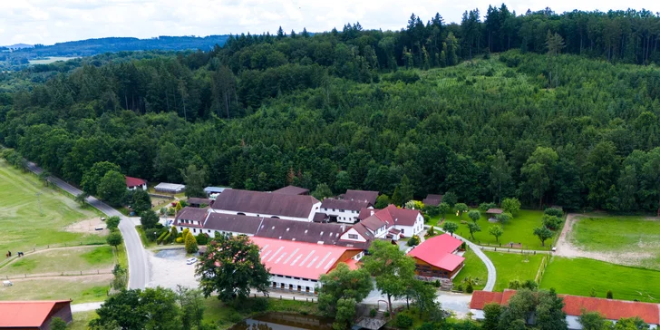 K výletu láká například vodní nádrž Slapy nebo Posázavská stezka.