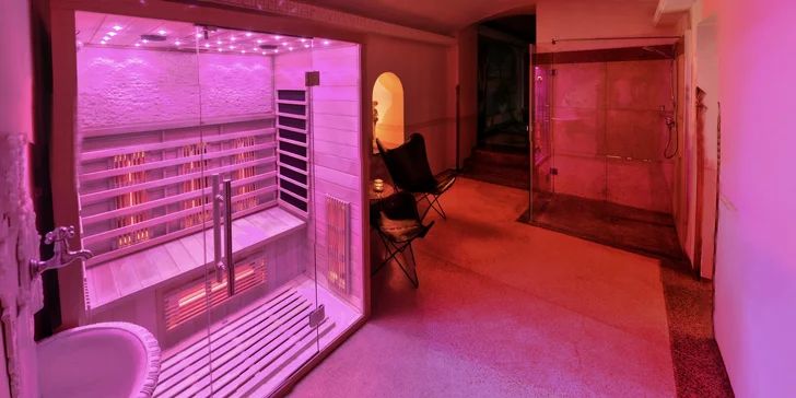 Součástí balíčku je infrasauna s LED osvětlením. 