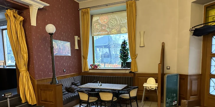 Rezervace není třeba, stačí dorazit s platným voucherem. 