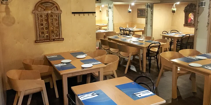 Pro jednoho nebo dva milovníky barevné kořeněné kuchyně tu připraví pestré menu.