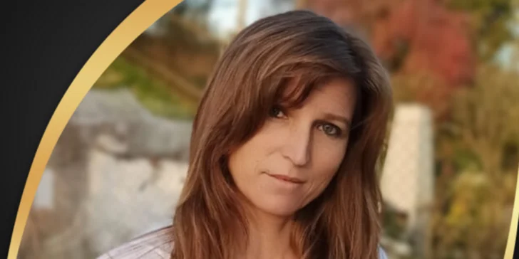 Kadeřnici najdete na sítích jako @HairByKatyFrey. 