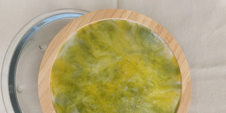 Na kurzu si lze udělat i další výrobky - misky, tácky.