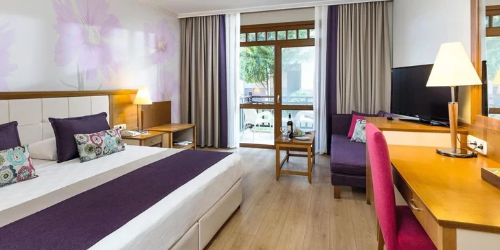 Zabydlíte se v 5* hotelu Felicia Village.